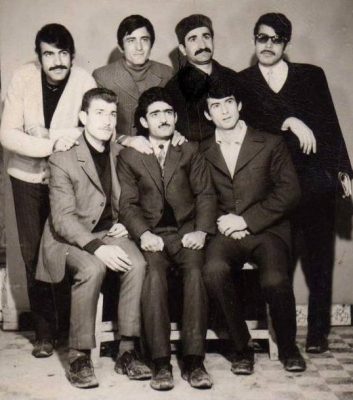 لای چەپەوە: دڵشاد مەریوانی، حەمەڕەشید هەرەس، ئەحمەد سالار، نەزانراو، نەزانراو، کەمال سابیر، نەزانراو.